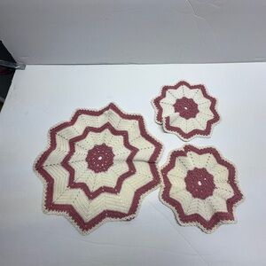 Doilies set of 3 mauve and cream